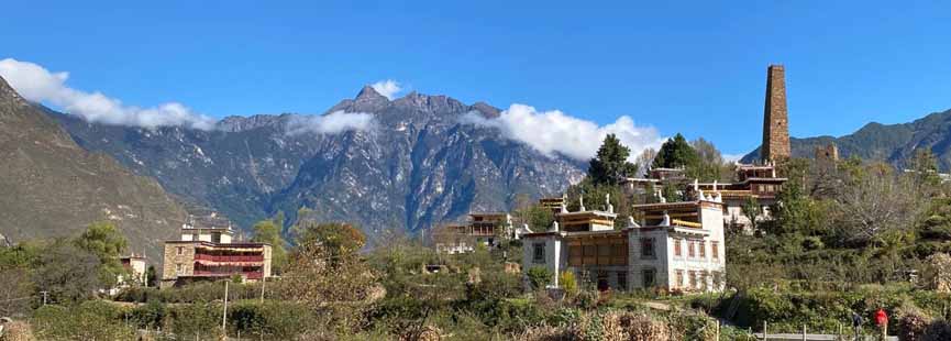 village tibétain et diaolou de Daban